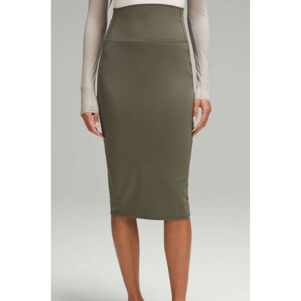 Lululemon Nulu Slim-Fit High-Rise Skirt Army Green Women's Size 4 Midi EUC i